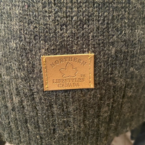 Northern Lifestyles Hand Knit Wool Cardigan 🇨🇦 - Picture 4 of 8